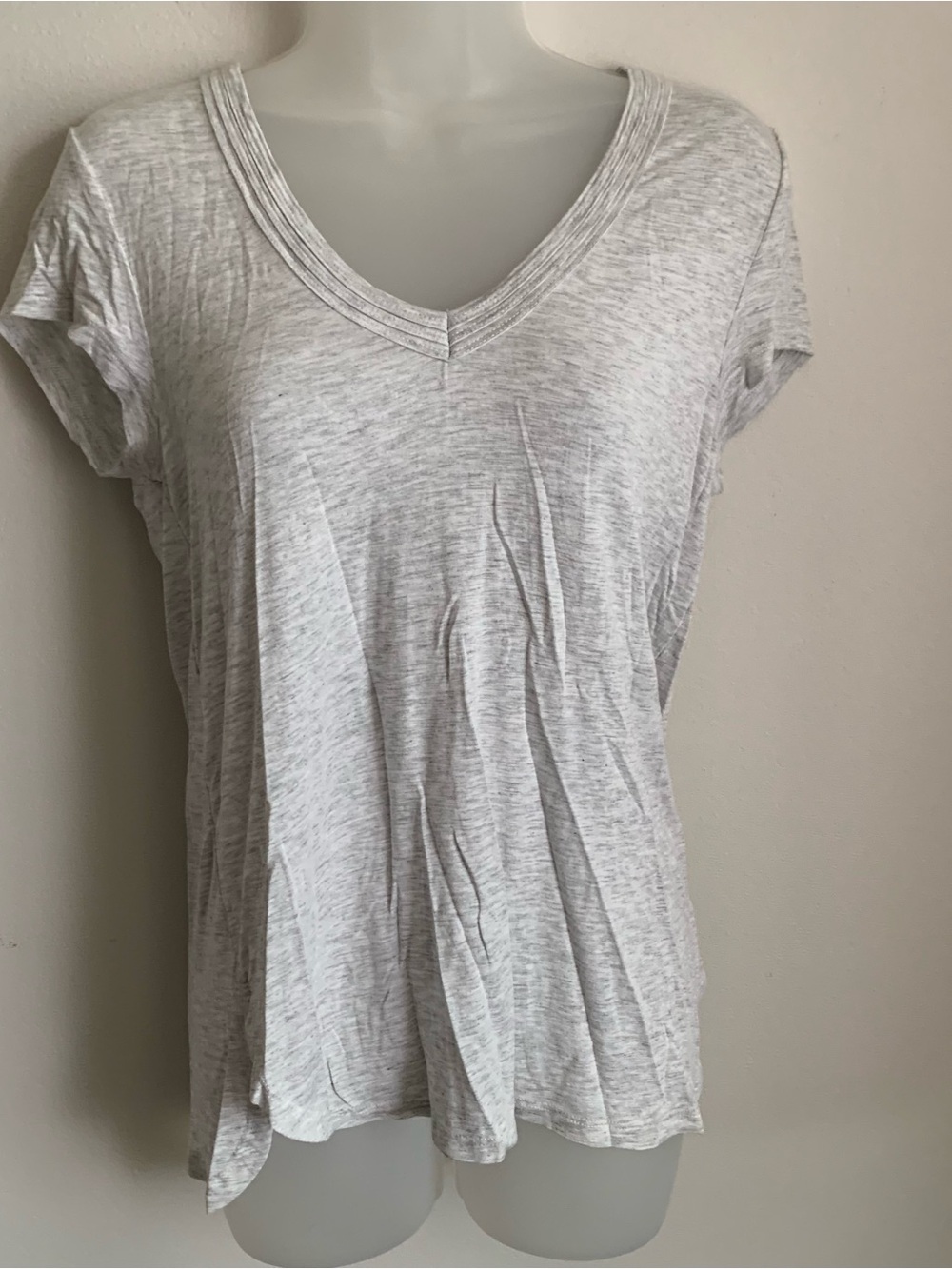 H by Bordeaux Heather Gray V-Neck Short Sleeve Tee